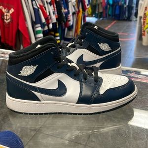 Jordan 1 Mid